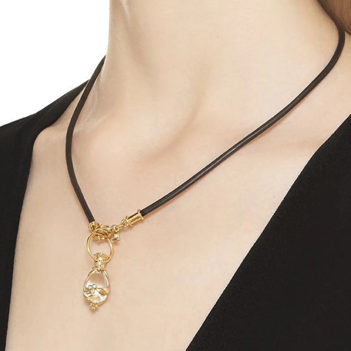18K LARGE VINE AMULET